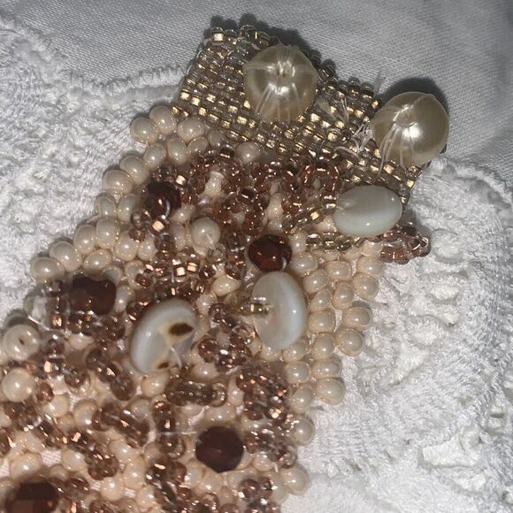 Handmade Seed Bead Mother of Pearl Bracelet 7.5” - Picture 5 of 15